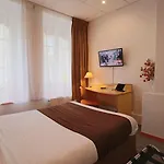 Logis-hotel Des Oliviers 2*