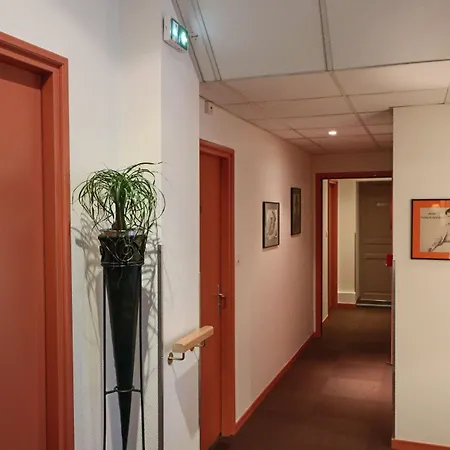 Logis-hotel Des Oliviers Szálloda 2*