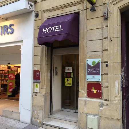 Отель Logis-hotel Des Oliviers