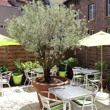 Szálloda Logis-hotel Des Oliviers Thionville
