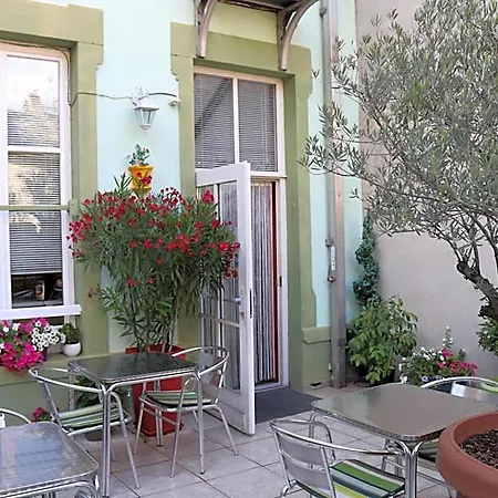 Logis-hôtel Des Oliviers 2*
