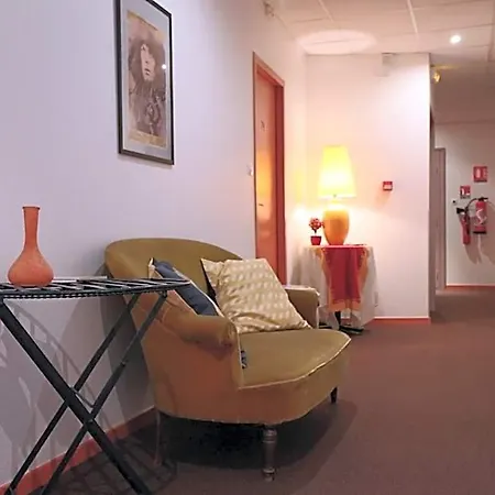 Hotel Logis-hôtel Des Oliviers 2*