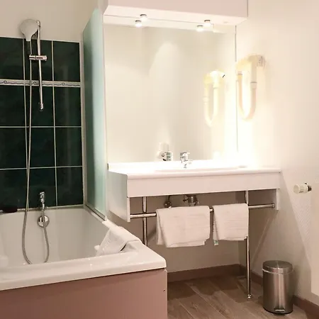Logis-hotel Des Oliviers 2*