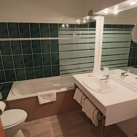 Отель Logis-hotel Des Oliviers