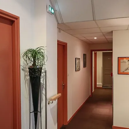 Logis-hôtel Des Oliviers 2*