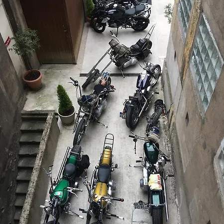 Logis-hôtel Des Oliviers 2*