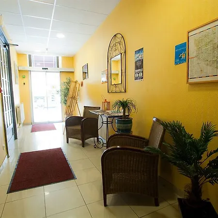 Logis-hotel Des Oliviers 2*