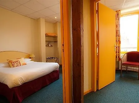 Logis-hotel Des Oliviers Отель 2*