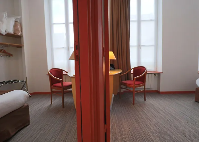 Ξενοδοχείο Logis-hotel Des Oliviers 2*