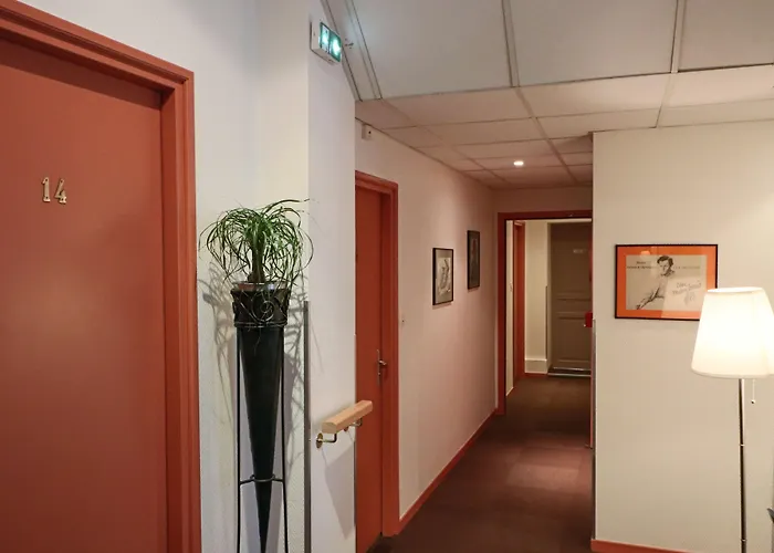 Logis-hôtel Des Oliviers Hotel 2*