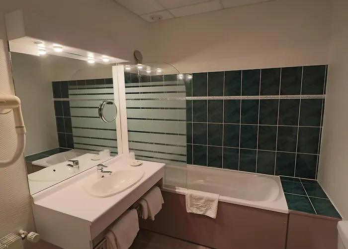 Ξενοδοχείο Logis-hotel Des Oliviers 2*