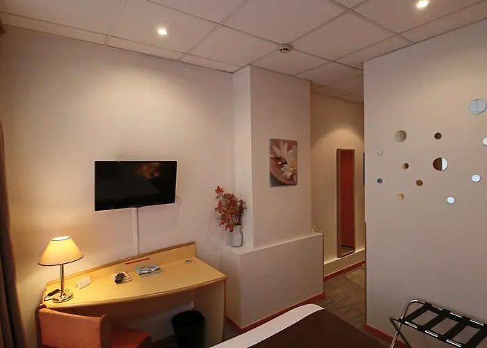 Logis-hôtel Des Oliviers Hotel 2*