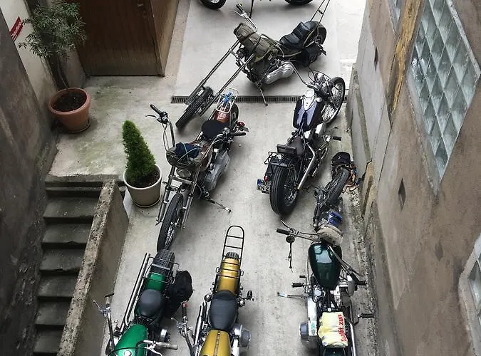 Logis-hotel Des Oliviers 2*