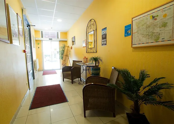 Logis-hôtel Des Oliviers 2*